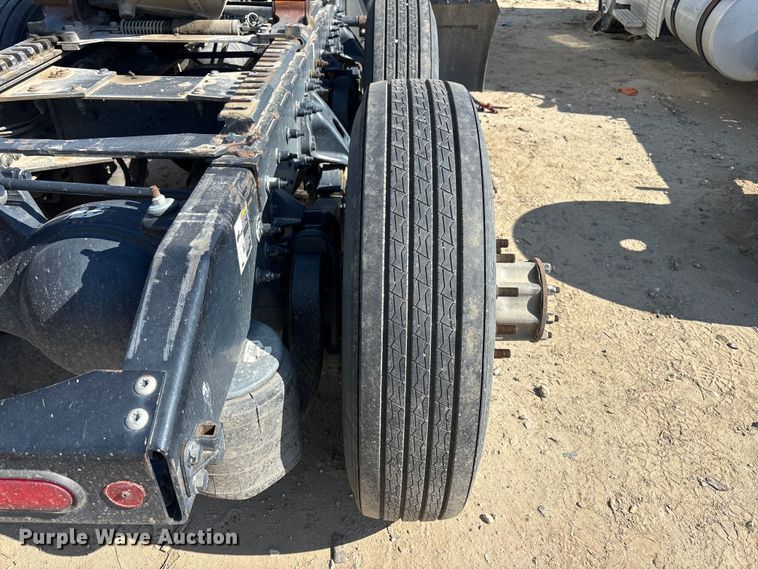 image for item ER7581 2018 Peterbilt 579 semi truck