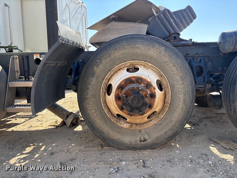 image for item ER7581 2018 Peterbilt 579 semi truck