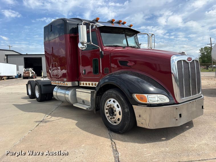 image for item ET2047 2008 Peterbilt 386 semi truck
