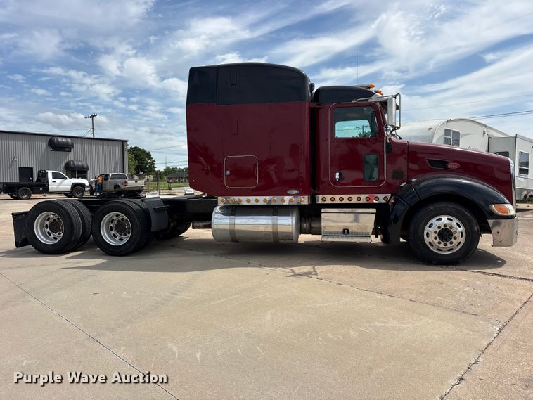 image for item ET2047 2008 Peterbilt 386 semi truck