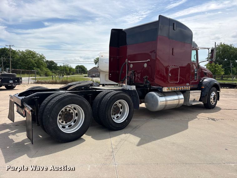image for item ET2047 2008 Peterbilt 386 semi truck