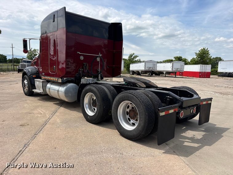 image for item ET2047 2008 Peterbilt 386 semi truck