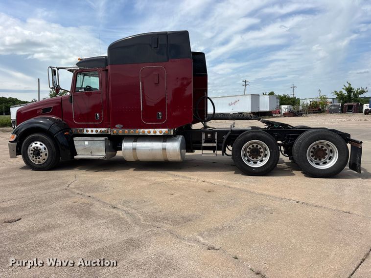 image for item ET2047 2008 Peterbilt 386 semi truck