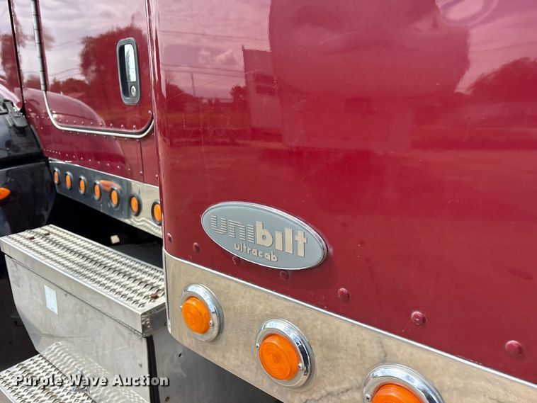 image for item ET2047 2008 Peterbilt 386 semi truck