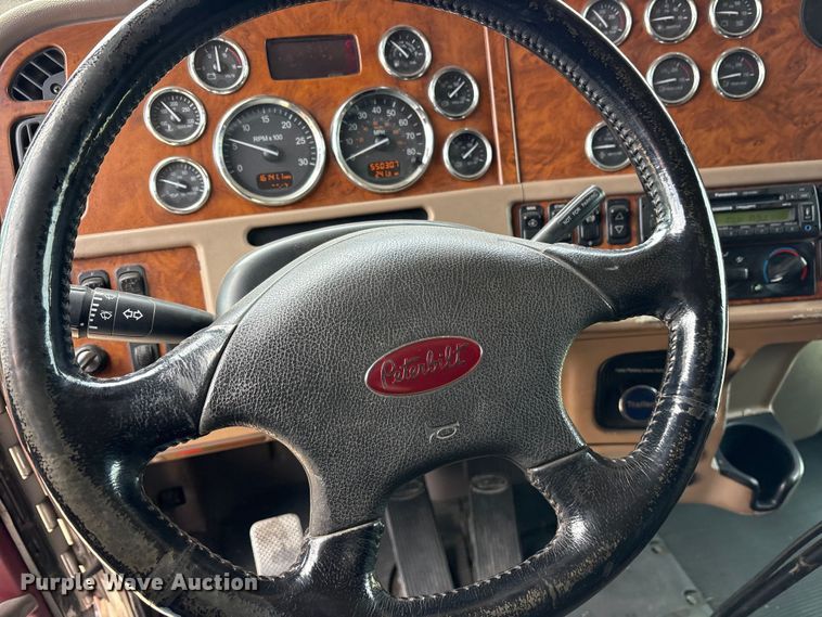 image for item ET2047 2008 Peterbilt 386 semi truck
