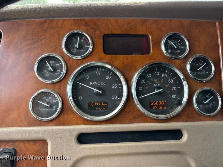image for item ET2047 2008 Peterbilt 386 semi truck