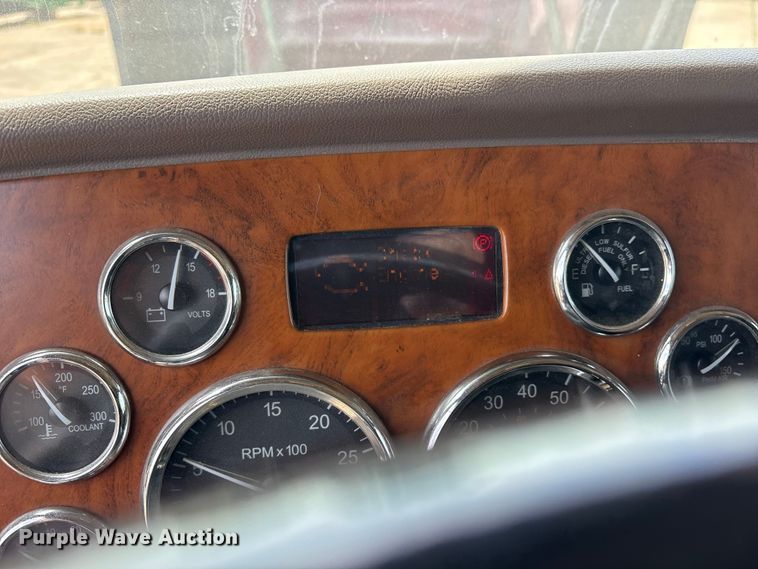 image for item ET2047 2008 Peterbilt 386 semi truck