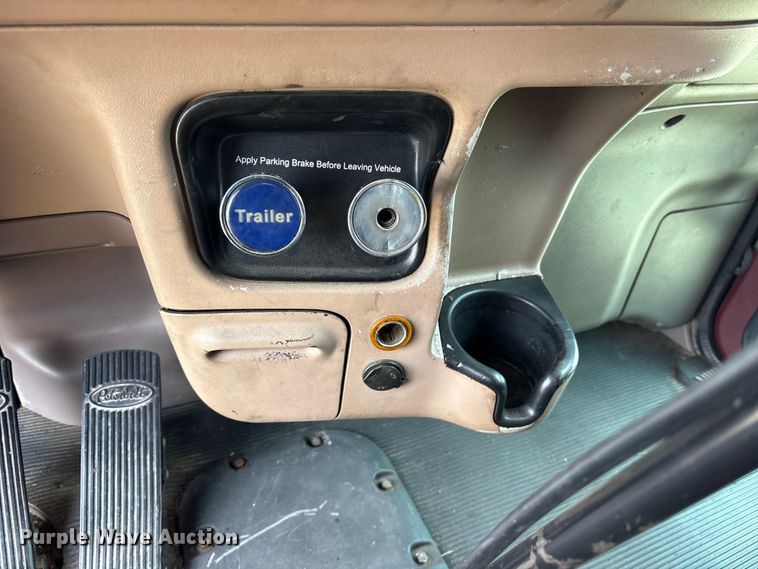 image for item ET2047 2008 Peterbilt 386 semi truck