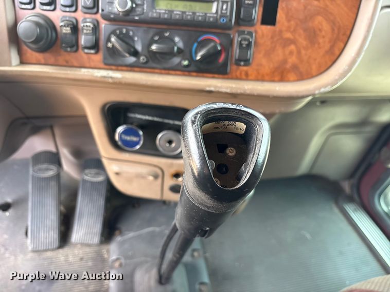 image for item ET2047 2008 Peterbilt 386 semi truck