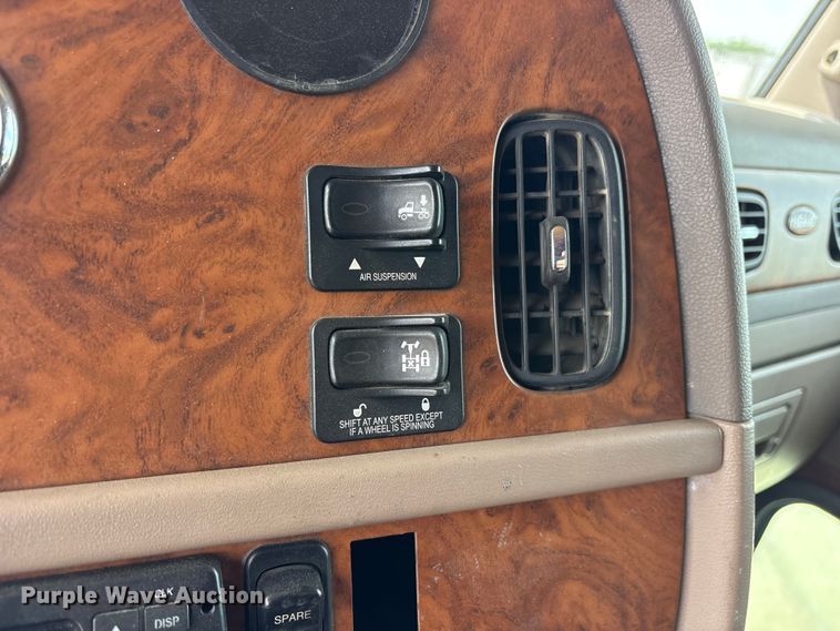 image for item ET2047 2008 Peterbilt 386 semi truck