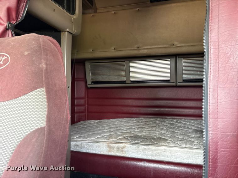 image for item ET2047 2008 Peterbilt 386 semi truck