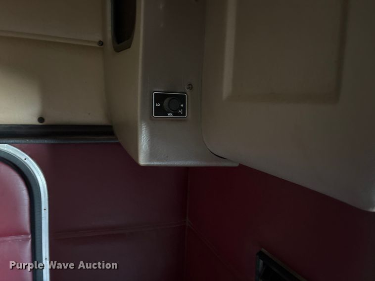 image for item ET2047 2008 Peterbilt 386 semi truck