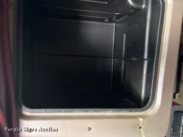 image for item ET2047 2008 Peterbilt 386 semi truck
