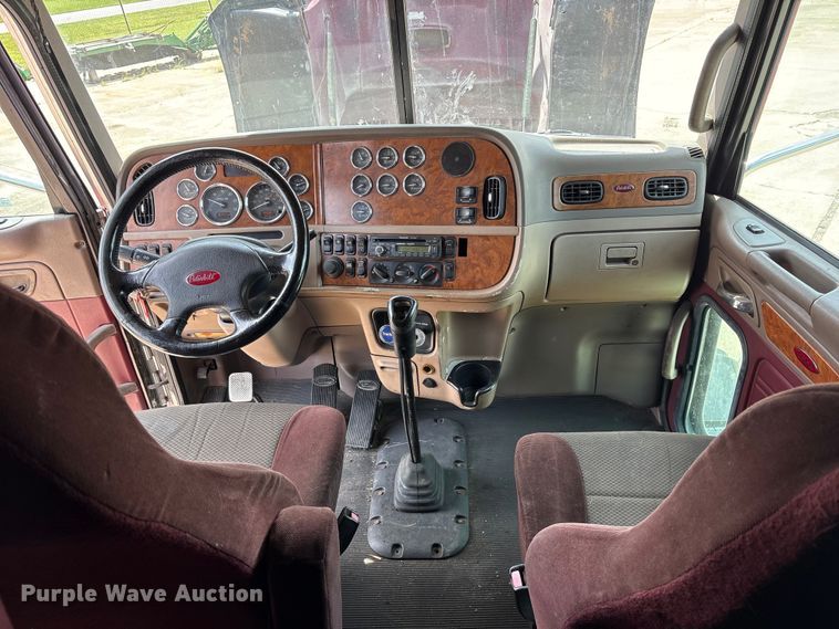 image for item ET2047 2008 Peterbilt 386 semi truck