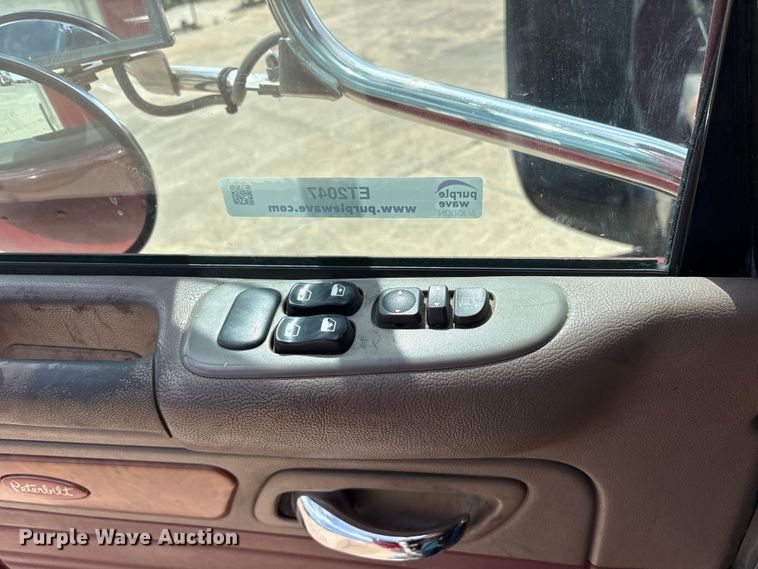 image for item ET2047 2008 Peterbilt 386 semi truck