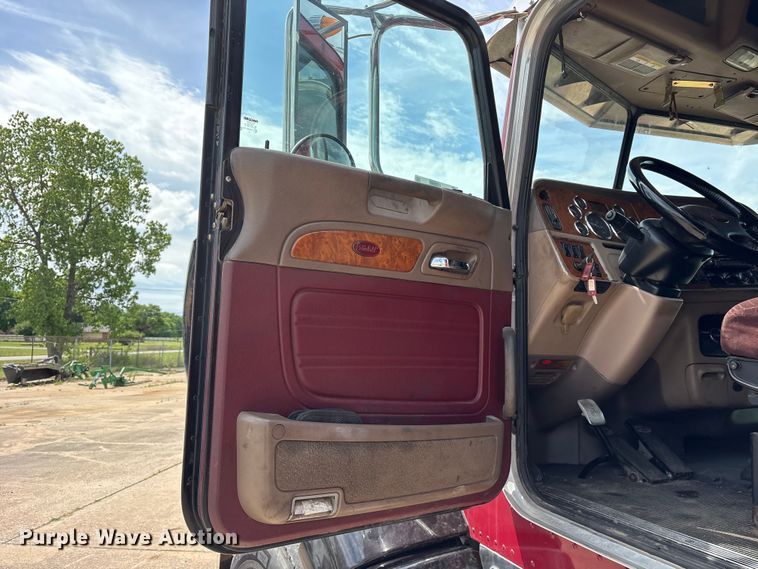 image for item ET2047 2008 Peterbilt 386 semi truck