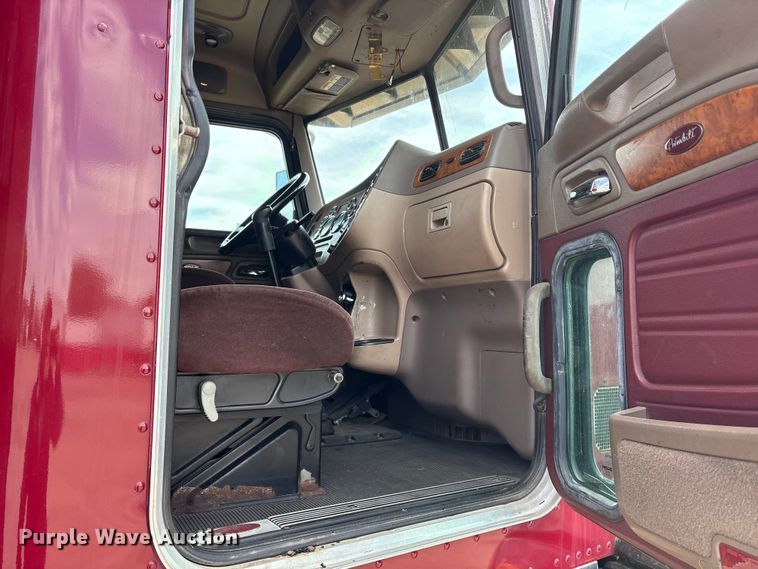 image for item ET2047 2008 Peterbilt 386 semi truck