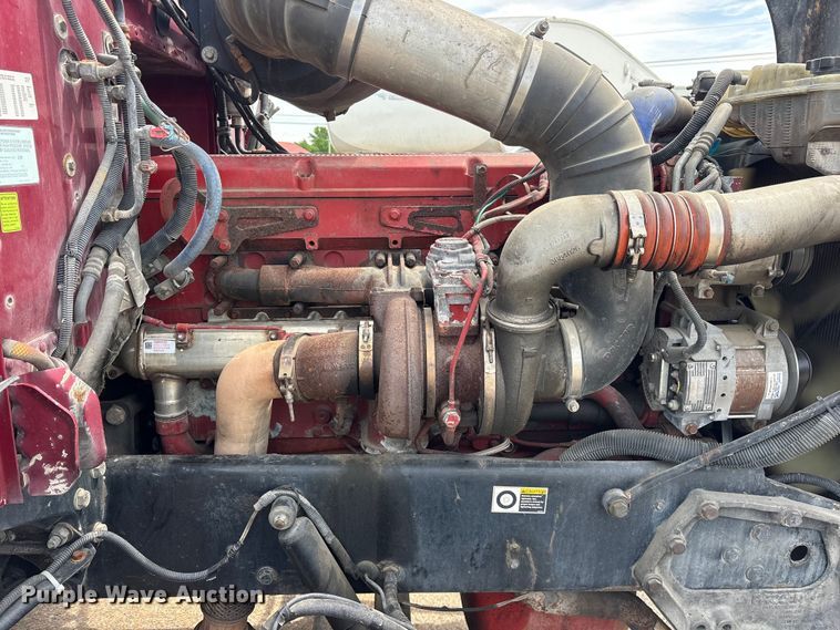 image for item ET2047 2008 Peterbilt 386 semi truck