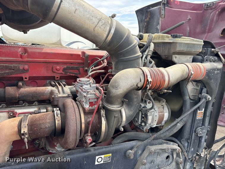 image for item ET2047 2008 Peterbilt 386 semi truck