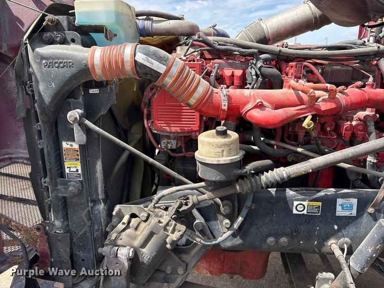 image for item ET2047 2008 Peterbilt 386 semi truck