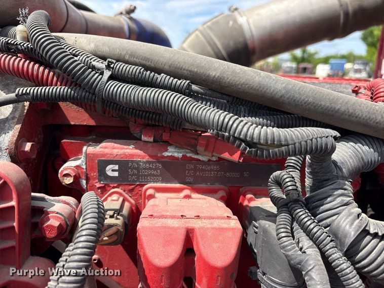 image for item ET2047 2008 Peterbilt 386 semi truck
