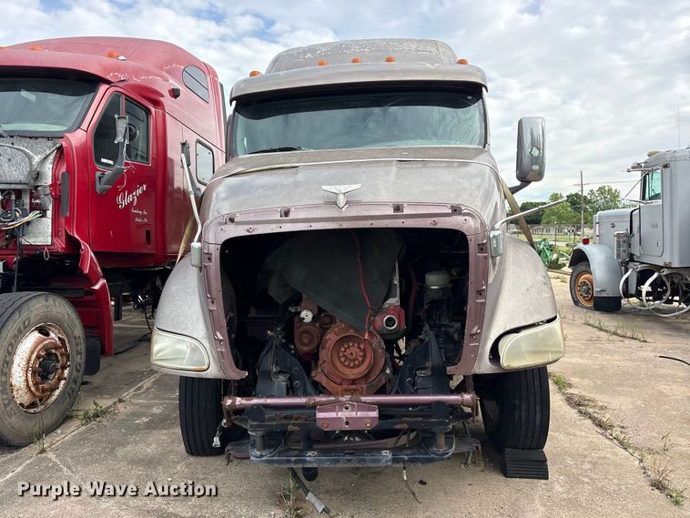 image for item ET2053 2009 Peterbilt 387 semi truck