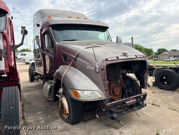 image for item ET2053 2009 Peterbilt 387 semi truck