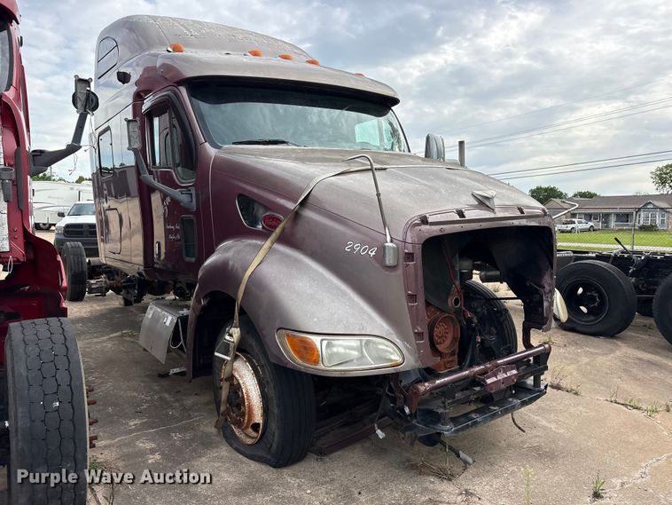 image for item ET2053 2009 Peterbilt 387 semi truck