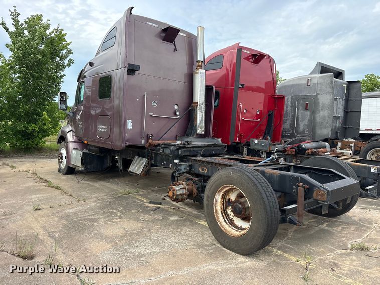 image for item ET2053 2009 Peterbilt 387 semi truck