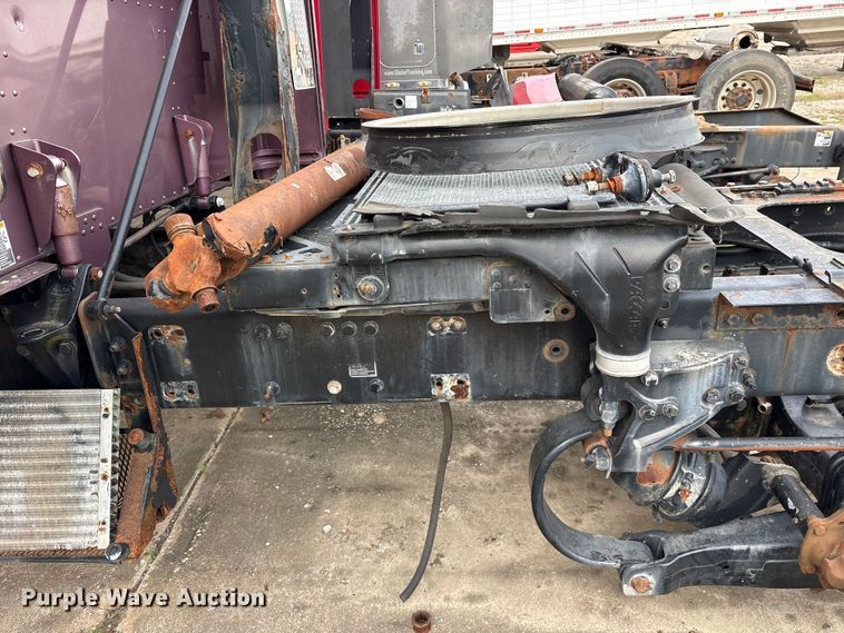 image for item ET2053 2009 Peterbilt 387 semi truck