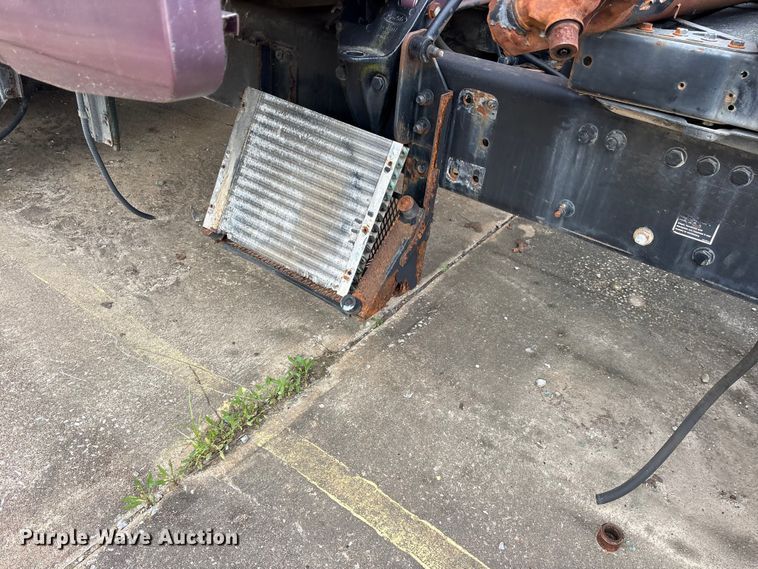 image for item ET2053 2009 Peterbilt 387 semi truck