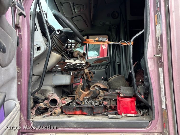 image for item ET2053 2009 Peterbilt 387 semi truck