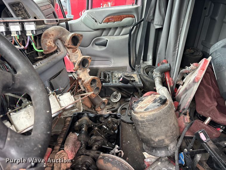 image for item ET2053 2009 Peterbilt 387 semi truck