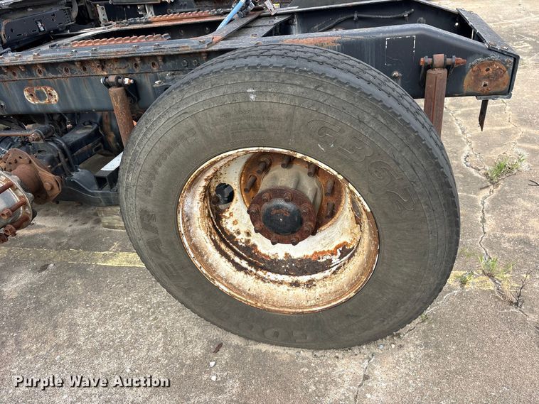 image for item ET2053 2009 Peterbilt 387 semi truck