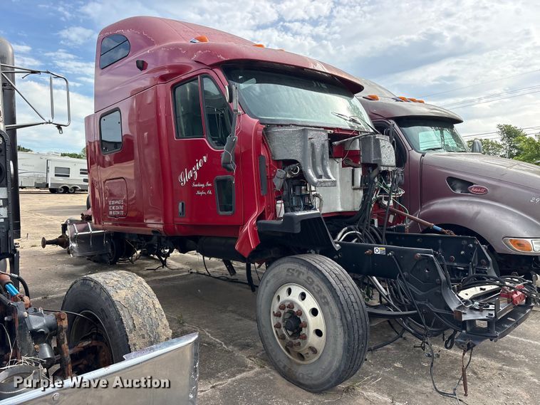image for item ET2054 2009 Peterbilt 387 semi truck