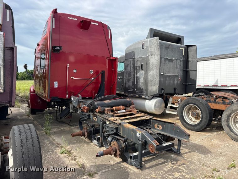 image for item ET2054 2009 Peterbilt 387 semi truck