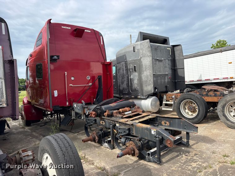 image for item ET2054 2009 Peterbilt 387 semi truck