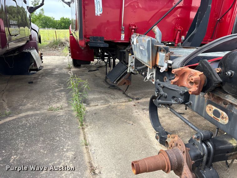 image for item ET2054 2009 Peterbilt 387 semi truck