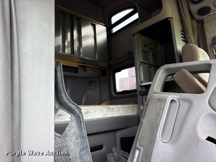 image for item ET2054 2009 Peterbilt 387 semi truck