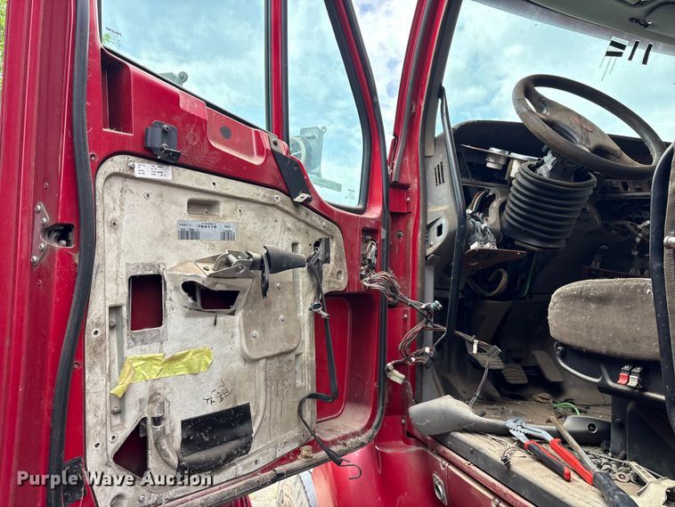 image for item ET2054 2009 Peterbilt 387 semi truck