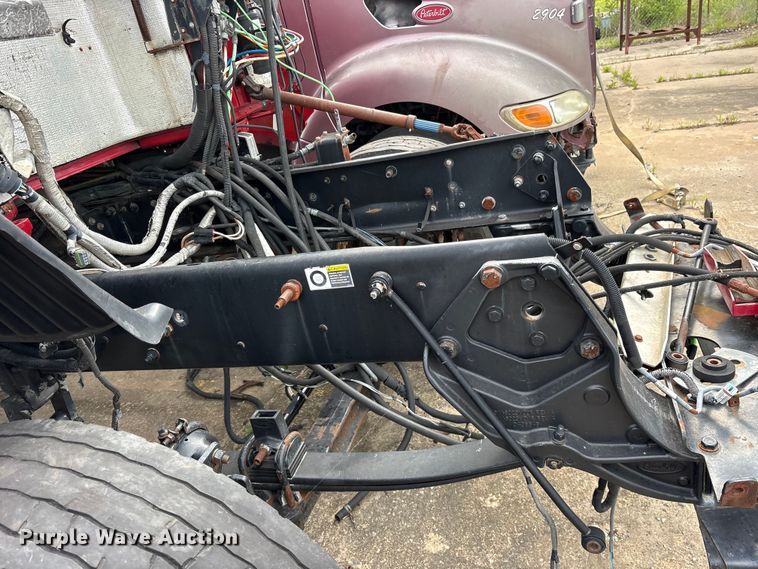 image for item ET2054 2009 Peterbilt 387 semi truck