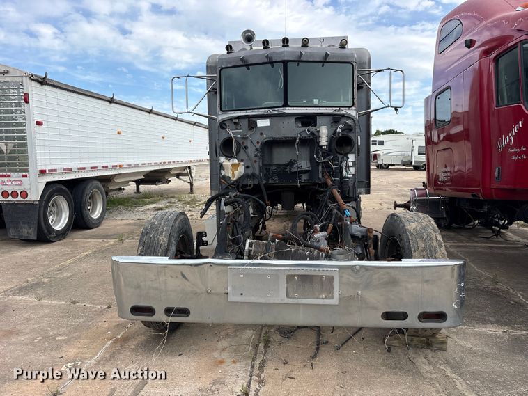image for item ET2055 1999 Peterbilt 379 semi truck