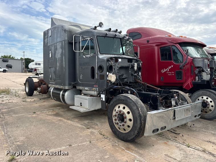 image for item ET2055 1999 Peterbilt 379 semi truck