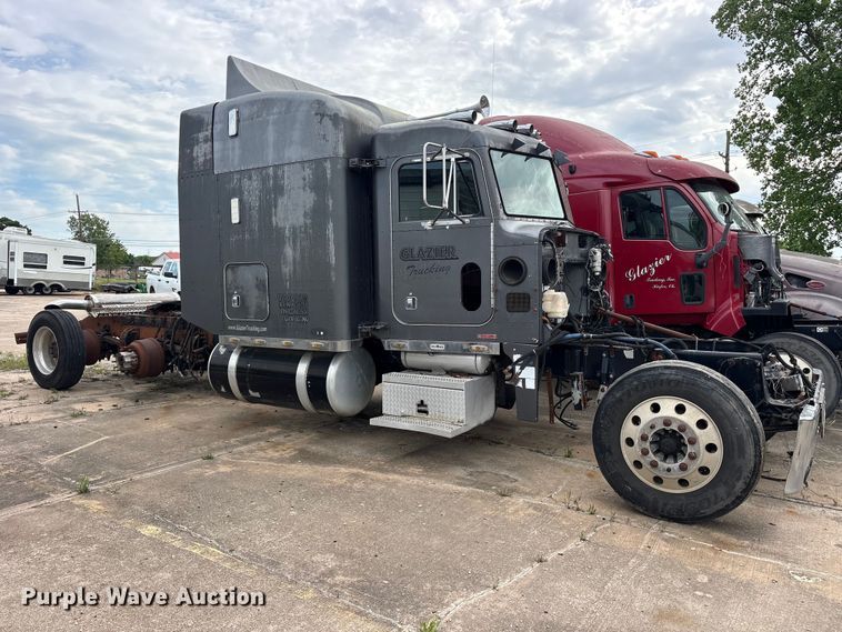 image for item ET2055 1999 Peterbilt 379 semi truck