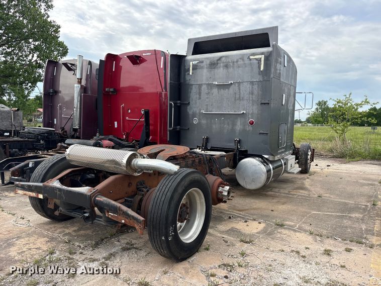image for item ET2055 1999 Peterbilt 379 semi truck