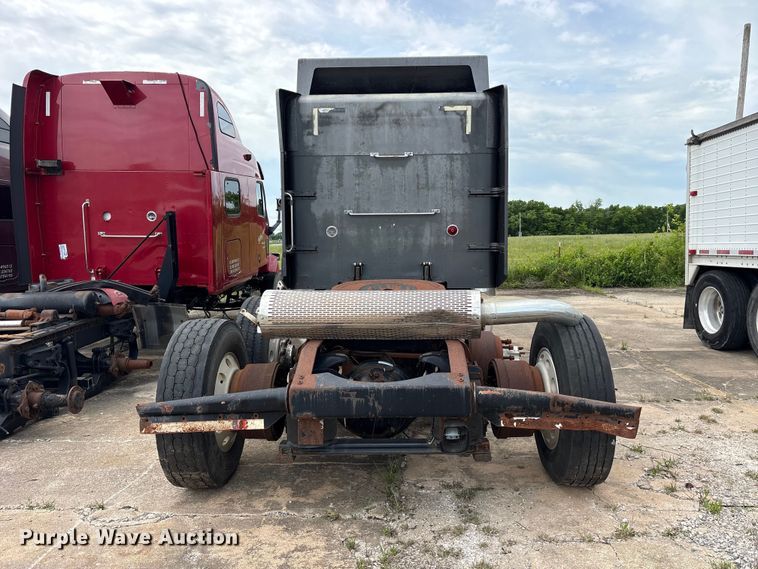 image for item ET2055 1999 Peterbilt 379 semi truck