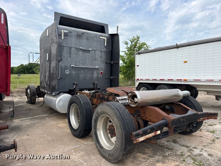 image for item ET2055 1999 Peterbilt 379 semi truck