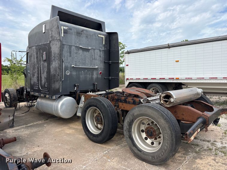 image for item ET2055 1999 Peterbilt 379 semi truck