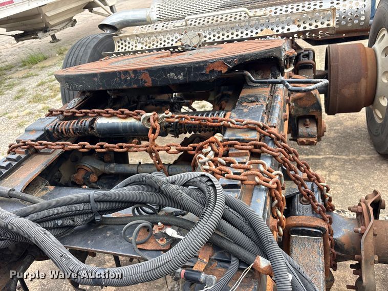 image for item ET2055 1999 Peterbilt 379 semi truck