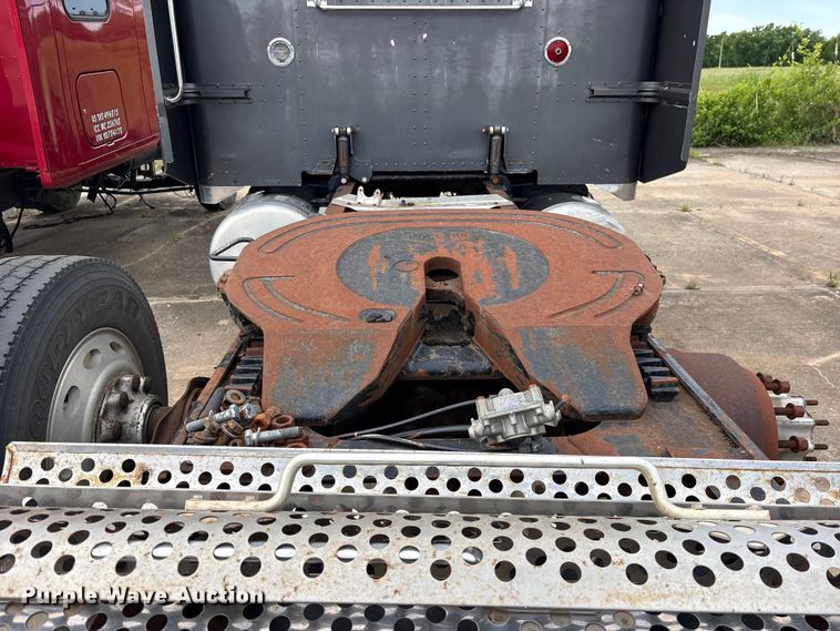 image for item ET2055 1999 Peterbilt 379 semi truck